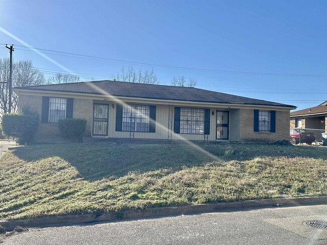 Building Photo - 3647 Hillbrook Rd Rental