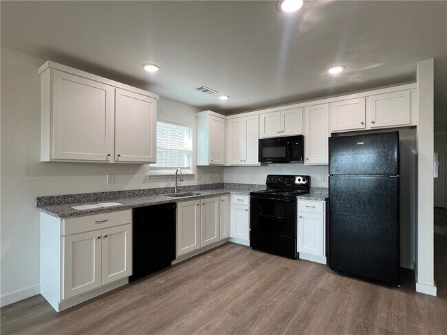 Photo - 6813 NW Toby St