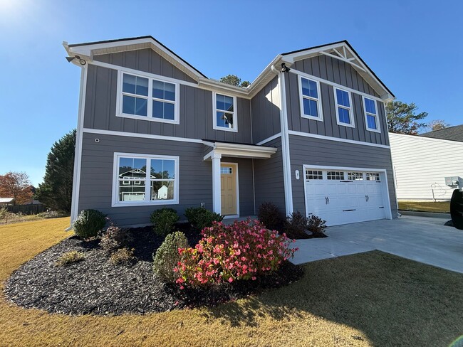 Building Photo - 4 Bedrooms, 2.5 Bathrooms - Home in Armuchee!