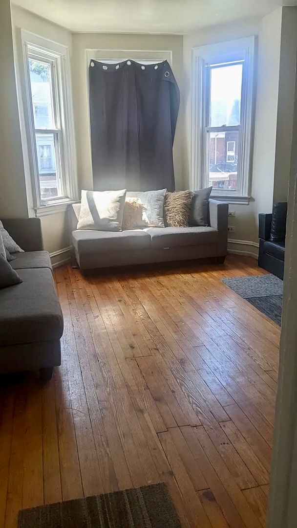 Photo - 2211 N 4th St Unit Apt B