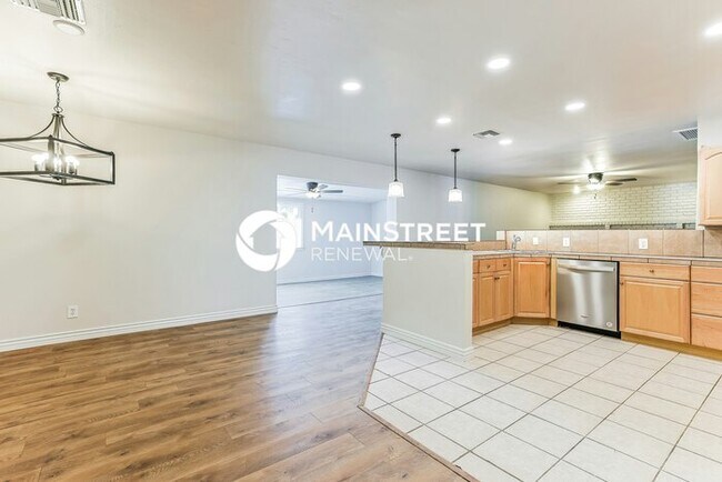 Photo - 3 Bedroom Pet-Friendly Home in MESA, AZ with Main Street Renewal
