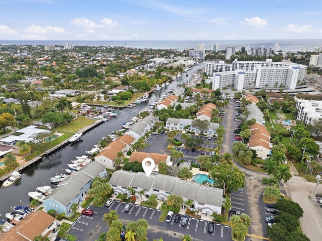 Building Photo - 2683 NE 15th St