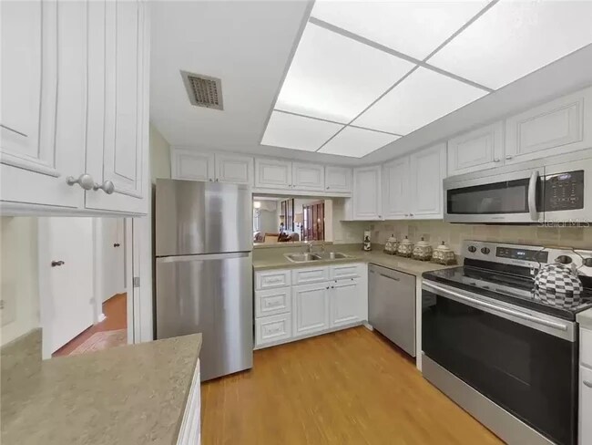 Kitchen - 2621 Cove Cay Dr Unit 608