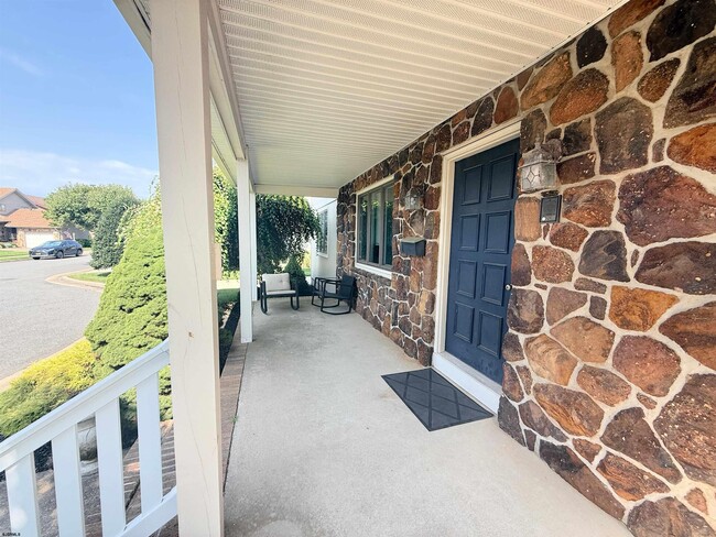 303 Windsor Dr