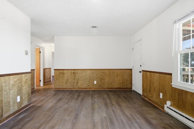 Photo - 3 bed, 1 bath.  Pet Friendly New remodel