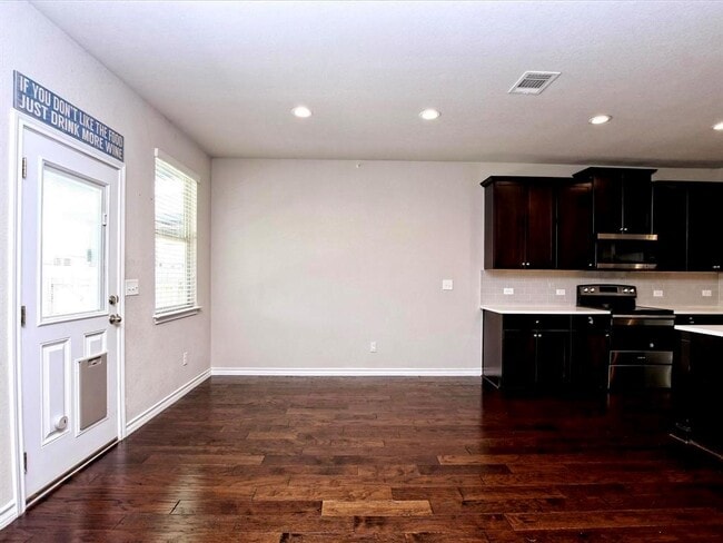 Photo - 128 Flexus Ln