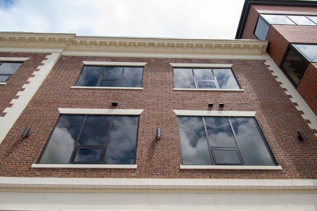 Photo - 639 Main St Unit 306