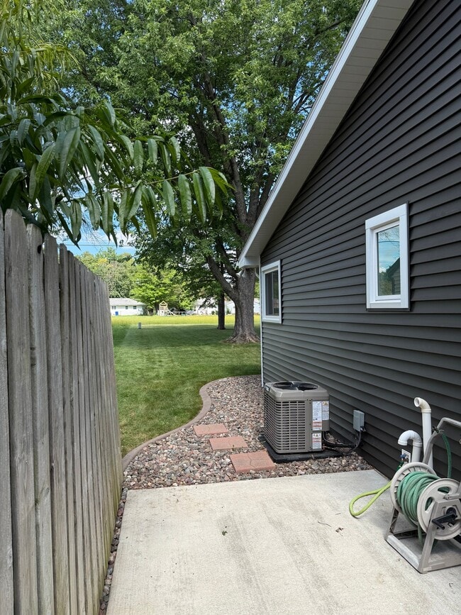 Photo - 824 E Sylvan Ave