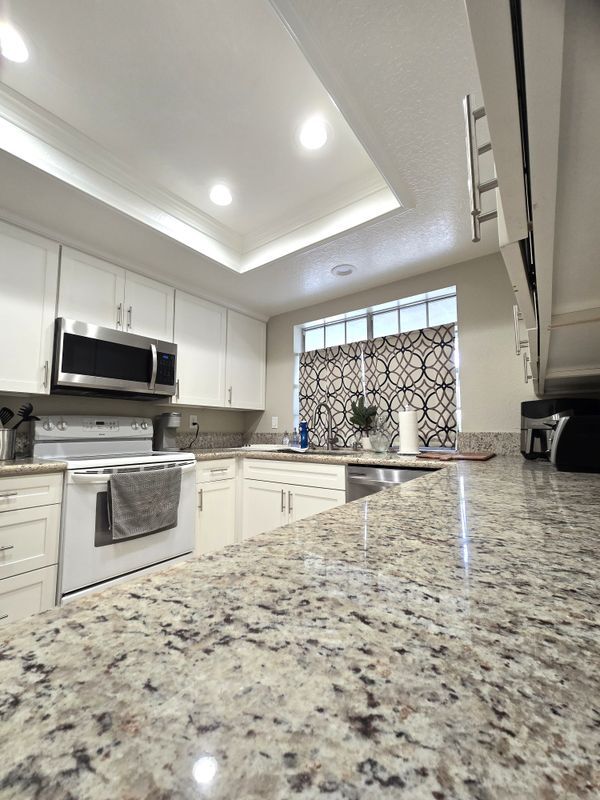 Building Photo - 1319 S Country Way