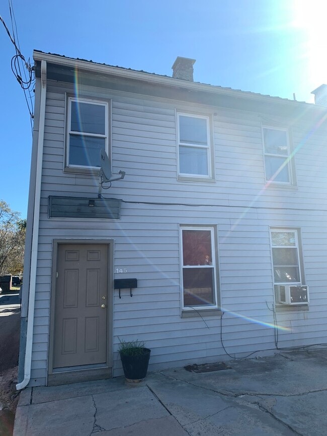 Building Photo - 143-145 N West St Unit 145 Rental