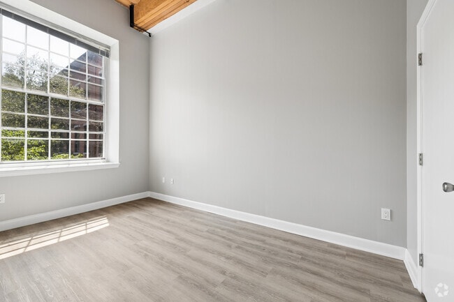 1BR, 1BA - 815SF - Bedroom