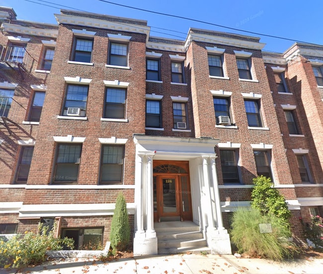 Building Photo - 124 Sutherland Rd Unit 5 Rental