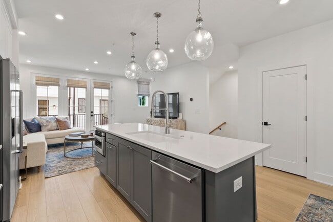 Photo - 1839 Gotham Ln NE