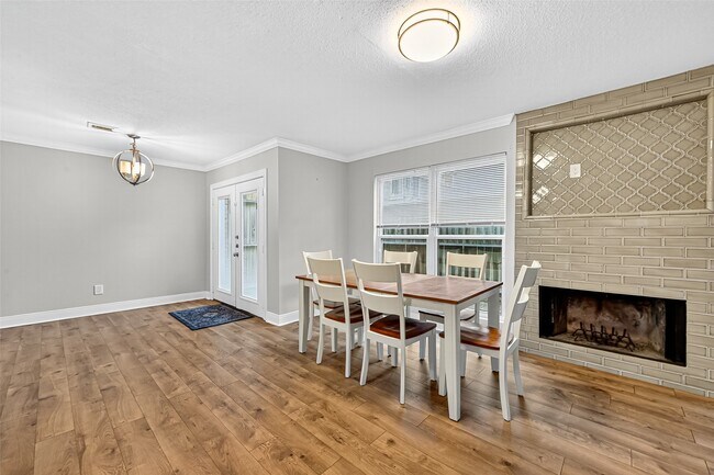 Photo - 711 Worthshire St