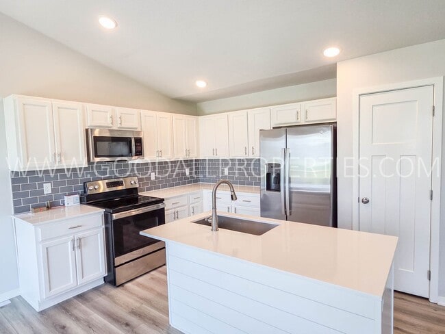 Photo - 18203 Alpine Dr