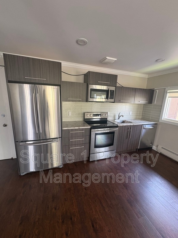 Building Photo - 10025-10117 117 St NW Unit 6
