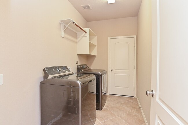 Building Photo - 11535 Elizabeth Brook Dr