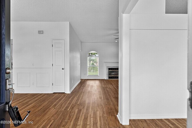 Photo - 8426 Country Bend Cir W