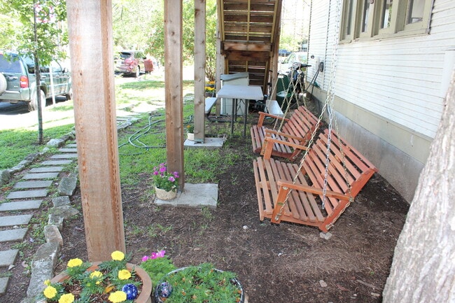 downstairs - 1822 W 35th St Unit Bradz Upstairs
