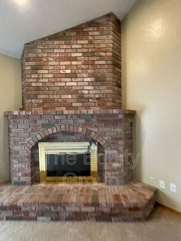 Photo - 605 E Babcock Ave