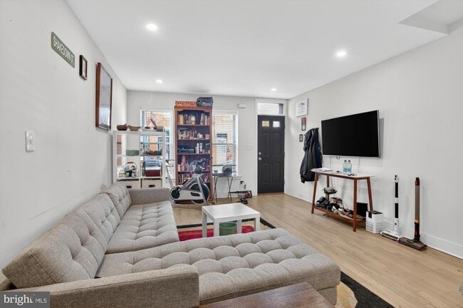 Building Photo - 1742 Dorrance St