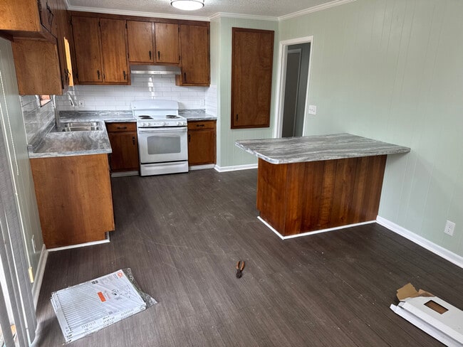 Photo - 152 James Ave