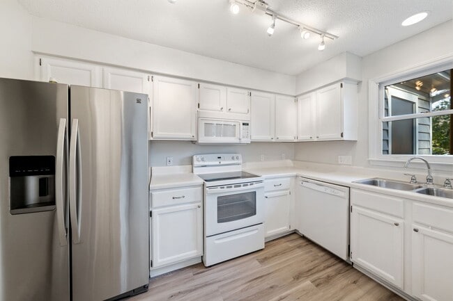 Photo - Beautiful Renovated Townhouse in Popular Raleigh Golf Course Community!