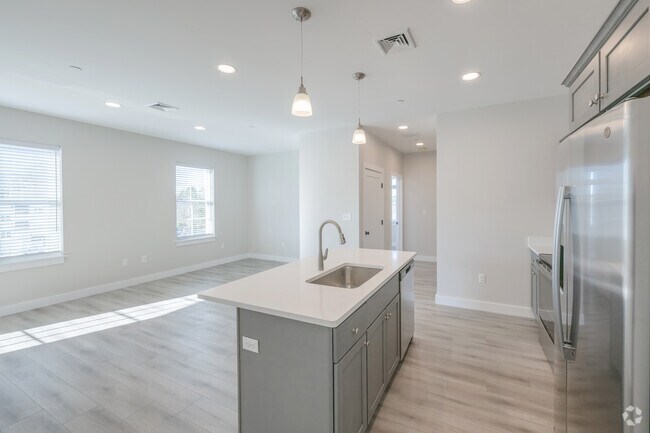 1 BR, 1 BA-900SF