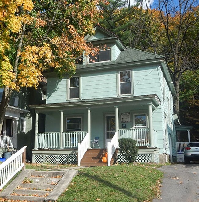 Building Photo - 909 Lancaster Ave Rental