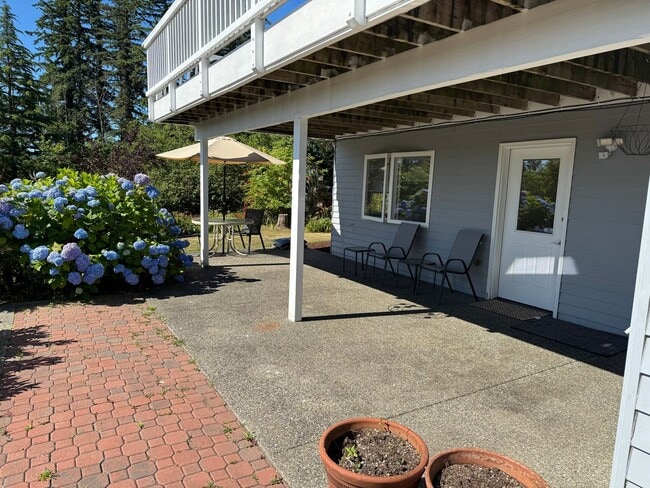 Photo - Fully Furnished ALL UTILITIES INCLUDED Unit 1