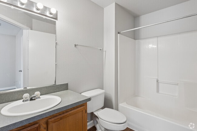 3 habitaciones, 2 baños - 1189 pies cuadrados - Baño principal