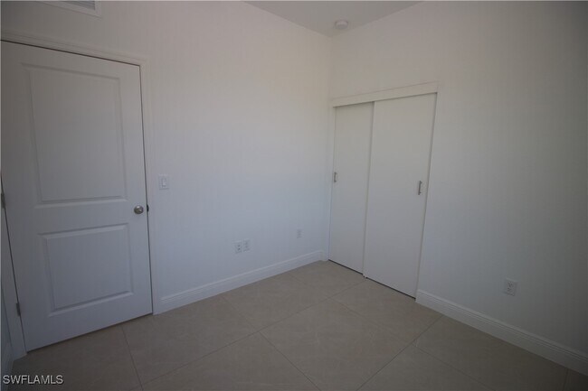 Building Photo - 1266 Milwaukee Blvd Rental
