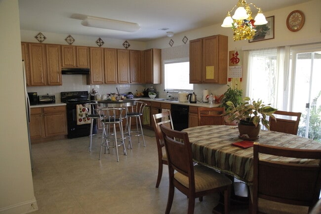 Photo - Delightful 3bd/2.5bth home with a private back yard!