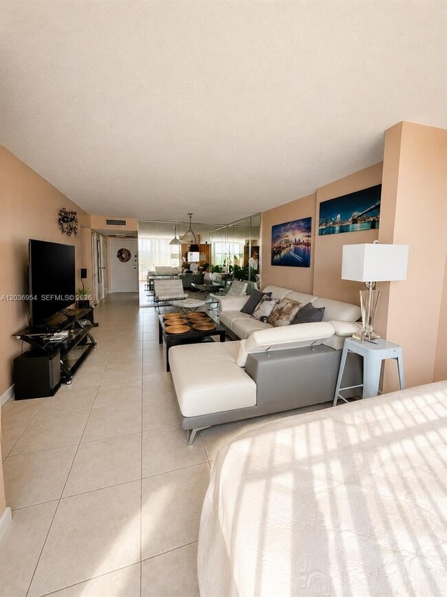 Photo - 1000 Parkview Dr Unit 505