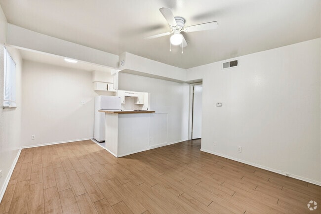 Unit 104 1 BR, 1BA - 550SF