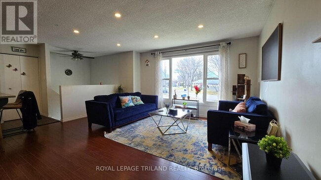 Photo - 104 Speight Crescent