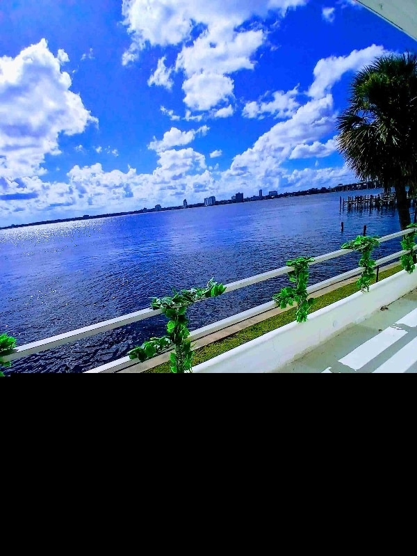 Building Photo - 1660 River Rd Rental