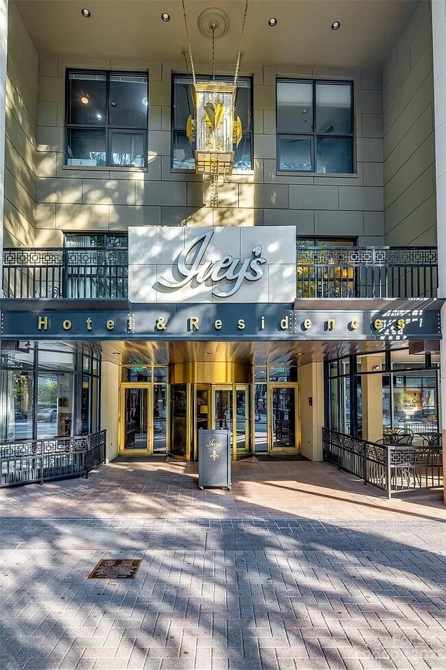 Building Photo - 127 N Tryon St Unit 408