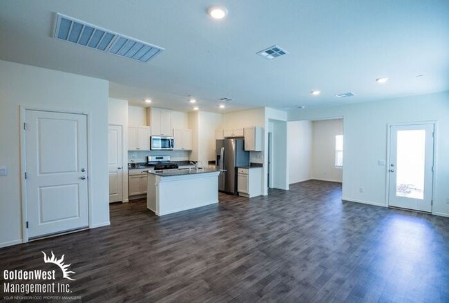Beautifully Updated 2Bdm 2Ba Home with Modern Finishes in Henderson.