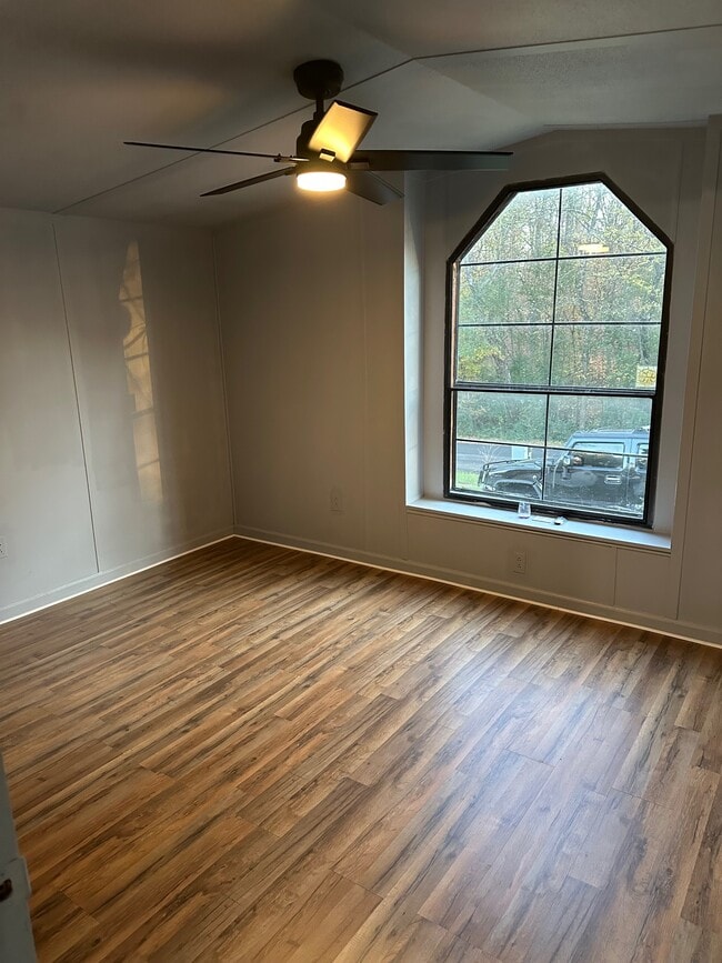 Photo - 150 Bradford Rd