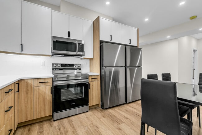 Photo - 487 Campbell Av Unit Main Floor