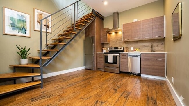 Building Photo - 18-15 Putnam Ave