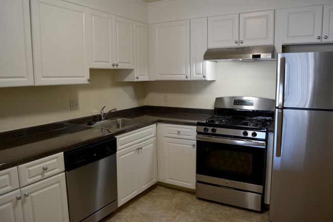 Uno de nuestros apartamentos renovados en Quincy Commons - Quincy Commons