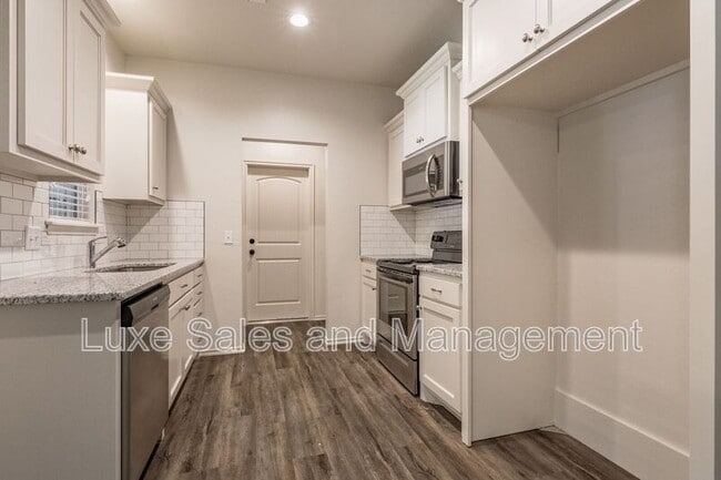 Photo - 421 Chalk Hill Ct