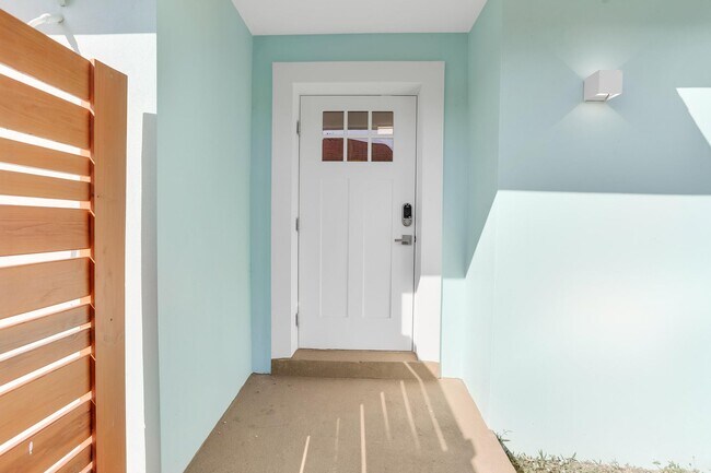 Photo - 322 NW 4th Ave