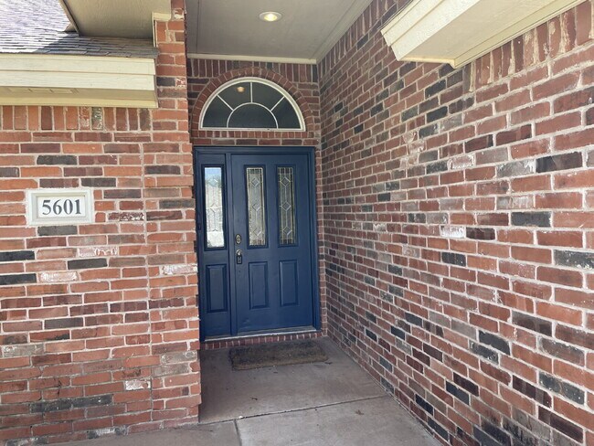 Beautiful 3/2/2 Plus Basement in Cooper district