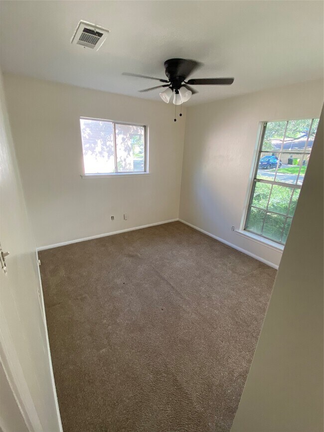 Photo - 2220 Ripple Creek Dr