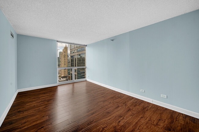 Photo - 200 N Dearborn St
