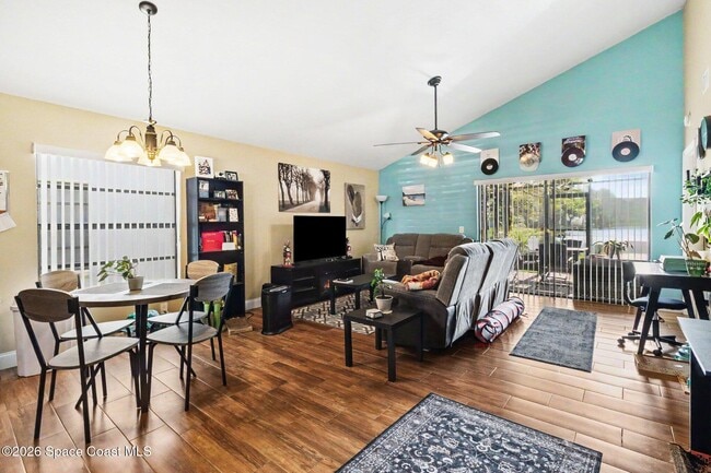 Photo - 1611 Clover Cir