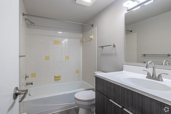 1BR, 1BA - 500SF - Bathroom